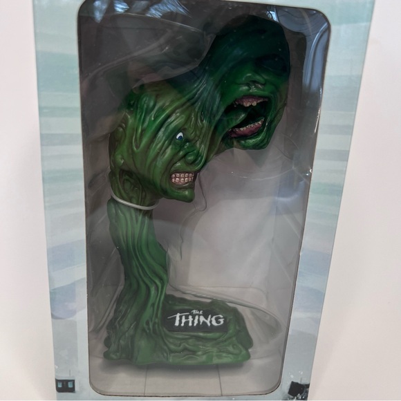 The Thing 1982 Chronicles Collectibles Bottins Monster Figure Loot Crate - Picture 3 of 11